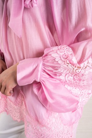 carolina-Bluse mit Bogen- und Spitze-Carolina-Bluse mit Bogen- und Spitze Carolina-Bluse mit Bogen und Spitze