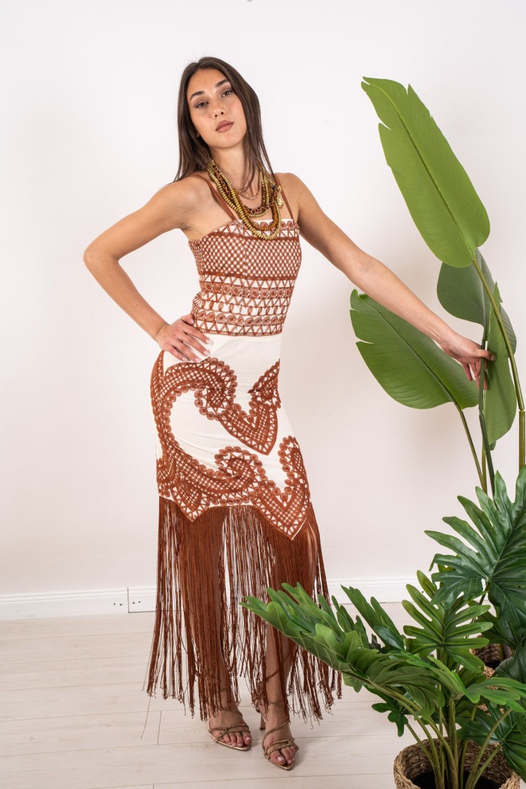 robe de tokyo brodée avec une robe de toky brodée à franges avec une robe de toky brodée à frangée avec frange