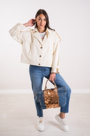 chaqueta de crema con botones de chaqueta de oro con botones de oro chaqueta crema con botones de oro