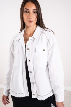 veste blanche avec chaînes de veste blanche avec chaînes de veste blanche avec chaînes