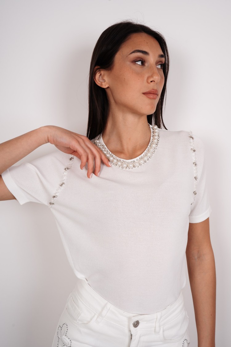 jersey ligero con cuello de perla y diamantes de imitación Chiara camisa con collar de perla y diamantes de imitación Chiara cam