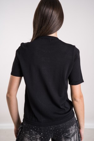 maglia chiara con giro collo in perle e strass  maglia chiara con giro collo in perle e strass  maglia chiara con giro collo ...