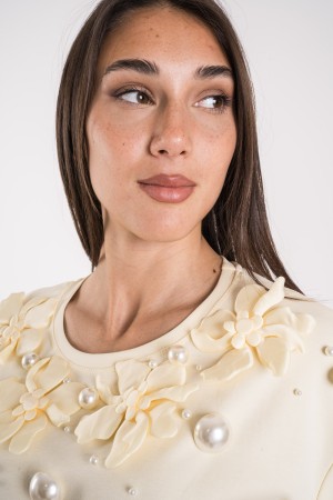 susanna Jersey con flor y perlas Susanna con flor y perlas Susanna Malla con flor y perlas