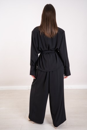 veste et pantalon coordonné de Salerno sur une veste et un pantalon de Salerno coordonnés sur une veste et un pantalon de Salern