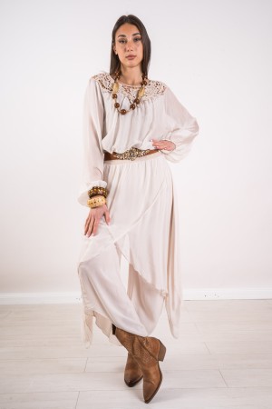 coordinated Blusa Charm and Silk Trousers with Macrame Coordinated Charm Blouse and Silk Trousers with Coordinated Macrame Ch ..