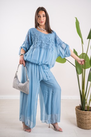 coordinated Positano Blouse and trousers with coordinated silk embroidery Positano Blouse and trousers with coordinated silk emb
