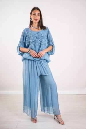 koordinierte Positano-Bluse und Hose mit koordinierter Seide-Stickerei Positano-Bluse und Hose mit koordinierten Seidenstickerei