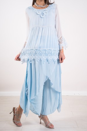 chemisier et pantalon de précieuses coordonnées avec broderie coordonnée Chemisier précieux et pantalon avec blouse précieux de 