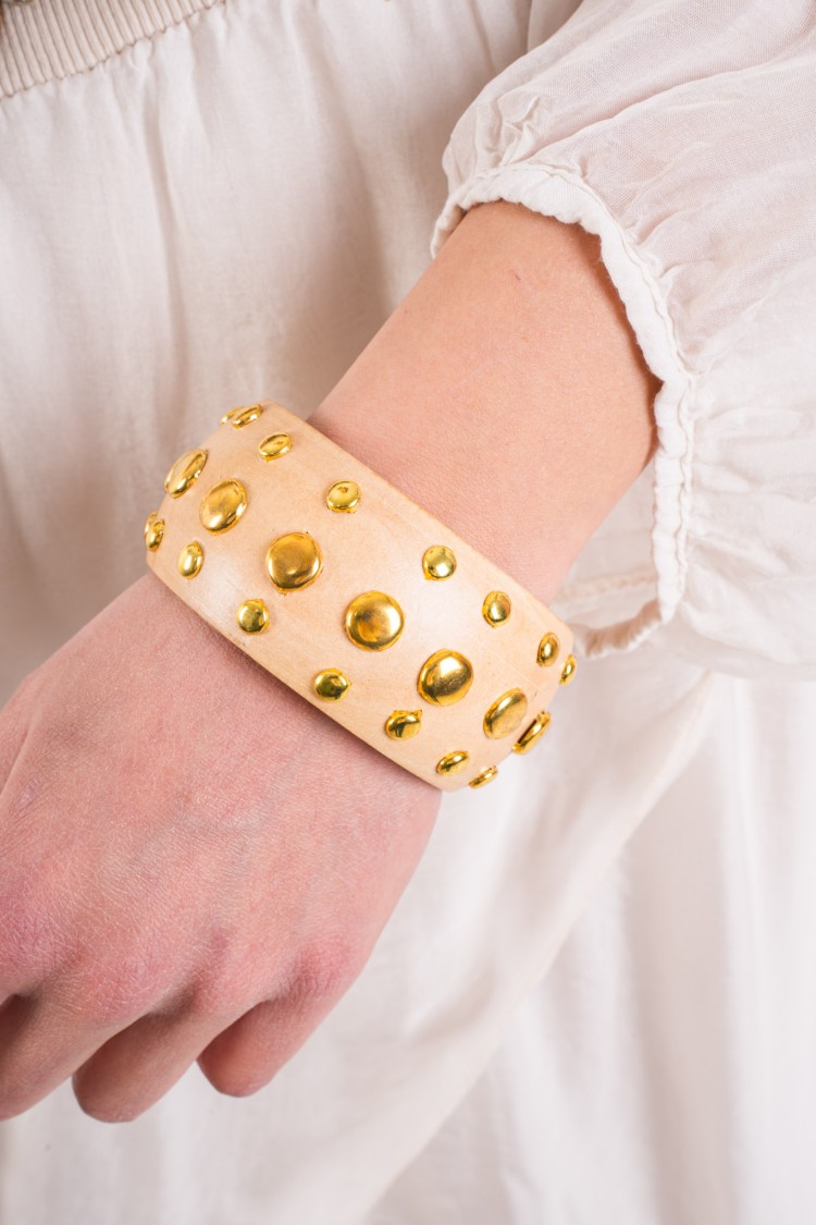 kenia Holzarmband mit Nieten Kenia Armband aus Holz mit Bolzen Kenia Armband aus Holz mit Nieten