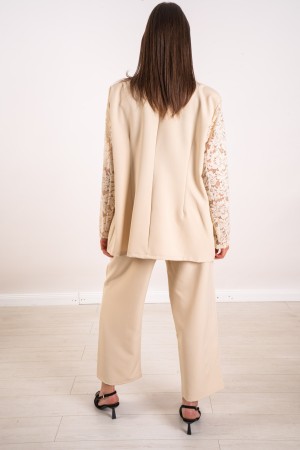 koordinierte Oxford-Kurvenjacke und -hose mit spitzenhülsen koordinierte Oxford-Krümmungsjacke und -hose mit PI-Ärmeln ...