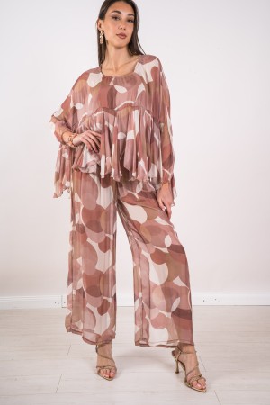 koordinierte Himbeer-Bluse und Fantasy-Fantasy-Hose koordinierte Himbeer-Bluse und Fantasy-Fantasie-Hose koordinierte ...
