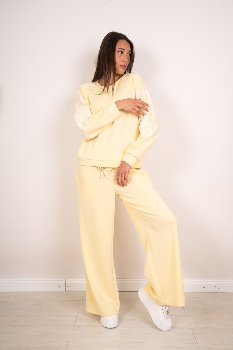 koordinierte Clarissa-Strick- und Hosen mit Spitzen-koordinierter Clarissa-Strickung und Hose mit Spitzen-koordinierten Clarissa