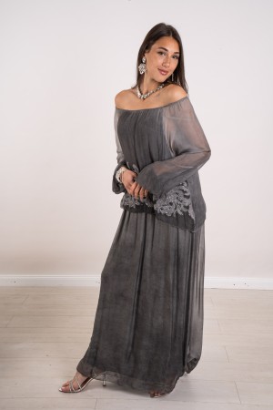langes Seidenmonica-Kleid mit Stickereien und Pailletten Langes Seidenmonica-Kleid mit Stickereien und Pailletten langes Monica-