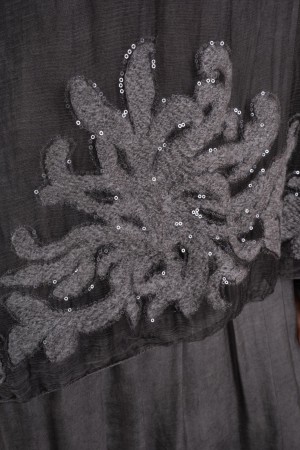 robe longue de la soie de la soie avec broderie et paillettes Long Silk Monica Robe avec broderie et paillettes Long Monica Robe