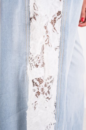 Larissa Jeans con bandas de encaje Laceissa con bandas de encaje lateral Larissa Jeans con bandas laterales de encaje