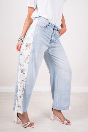 Larissa Jeans con bandas de encaje Laceissa con bandas de encaje lateral Larissa Jeans con bandas laterales de encaje
