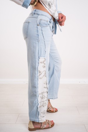 Jeans Rachel with contrasting fabric openings and rhinestones on the bottom Jeans Rachel with contrasting fabric openings and ..