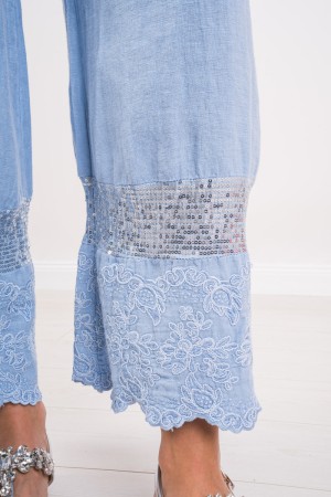 Coordinated Maria Linen with embroidery on the background Flowers and rhinestone coordinated Maria in linen with embroidery on t