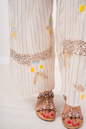 Coordinato Arcobaleno a righe con margherite e tasche strass Coordinato Arcobaleno a righe con margherite e tasche strass Coo...