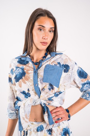 Macramé Spitze Frühlingsshirt mit Denim-ähnlichen Einsätzen und Blumendruck Frühlingshemd in Spitze Macramé mit ...