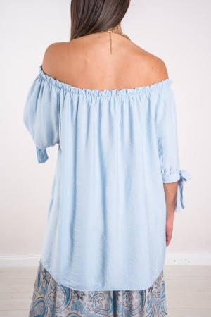 Blusa María con escote en barco y escamas en las mangas Blusa Mary con un escote en barco y escamas en las mangas Blusa Mary con