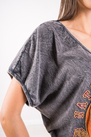 T-shirt Desy con stampa e piccole borchie  T-shirt Desy con stampa e piccole borchie  T-shirt Desy con stampa e piccole borchie
