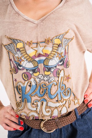 Molly T-Shirt mit Druck- und kleinen Nieten Molly T-Shirt mit Druck- und Kleingestellen Molly T-Shirt mit Druck und kleinem ...