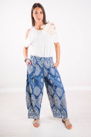 Pantalon en denim poli avec broderie perforée Pantalon en jean à broder avec broderie perforée Pantalon en jean à broder avec br
