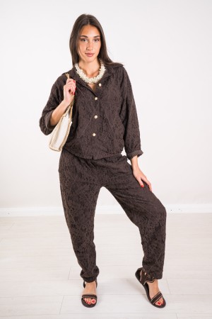 Horse coordinated in lace with mother-of-pearl buttons Horse in lace with mother-of-pearl buttons coordinated Horse in lace c ..