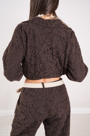 Cheval coordonné en dentelle avec des boutons de nacre de nacre Cheval en dentelle avec des boutons de nacre de nacre coordonné 