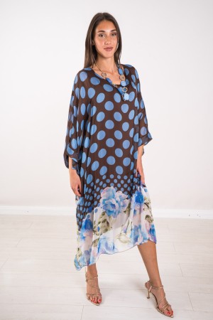 Dusty Polka Dusty Kleid mit Blumendruckkleid Polka Polka Polka mit Hintergrund Blumendruckkleid Polka Polka mit untenem Stamm.