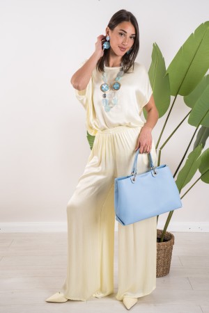 effet de satin de maille et pantalon de drapeaux coordonné sur l'effet de maillage d'antéa et pantalon assorti d'effet satiné su