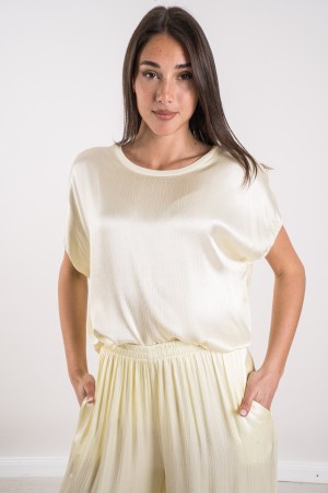 effet de satin de maille et pantalon de drapeaux coordonné sur l'effet de maillage d'antéa et pantalon assorti d'effet satiné su