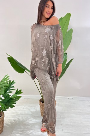 Coordinato Teresa con ricami fiori strass tono su tono Coordinato Teresa con ricami fiori strass tono su tono Coordinato Tere...