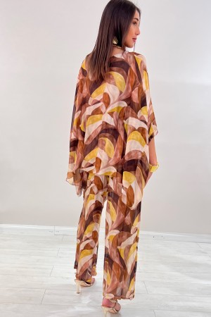 Koordiniertes Museum mit fantastischer Bluse und koordinierter Museumshose mit Fantasy-Bluse und koordinierter Museumhose mit ..