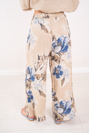 Coordinato Meridione in lino con camicia tinta unita e pantalone fantasia fiore  Coordinato Meridione in lino con camicia tin...