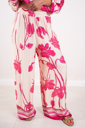 Camisa y pantalones de lirio coordinados con estampado de flores y líneas en la camisa y pantalones de lirio inferior coordinado