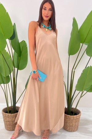 Penelope-Kleid mit Sprünge auf Hintergrund. Penelope-Kleid mit Sprung auf Hintergrund. Penelope-Kleid mit Sprung auf Hintergrund