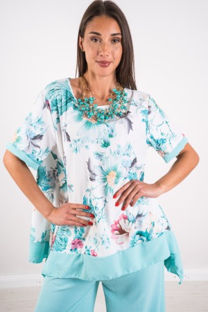 Blusa de marisol coordinada y pantalones con patrón floral