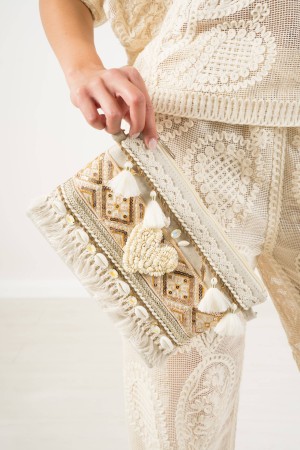 pochette irina quadrata piccola con dettagli conchiglie e perle  pochette irina quadrata piccola con dettagli conchiglie e pe...