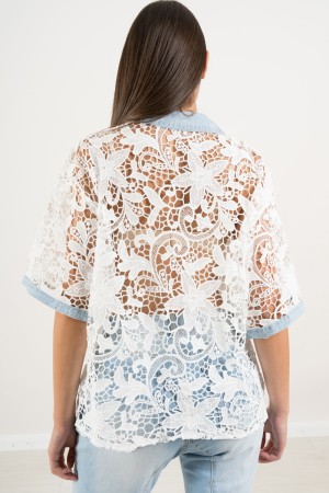 mohn-Spitze-Shirt mit Denim-Einsätzen Mohn-Spitze-Shirt mit Denim-Einsätzen Mohn-Hemd in der Spitze mit Einsätzen ...