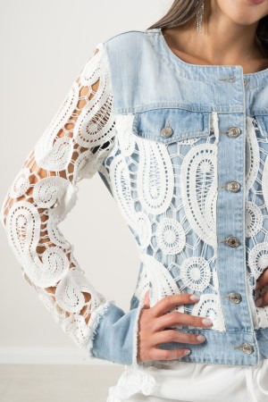 Naomi-Jacke mit Spitze auf den Ärmeln Naomi-Jacke mit Spitze auf den Ärmeln Naomi-Jacke mit Spitze an den Ärmeln