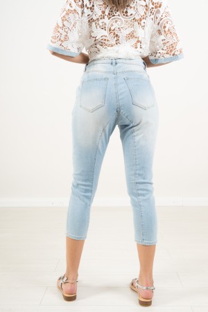 jeans meraviglia con ricamo fiori  jeans meraviglia con ricamo fiori  jeans meraviglia con ricamo fiori