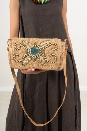 Rectangular straw bag with shoulder strap and decorations Wood rectangular straw bag with shoulder strap and decorations wood Re
