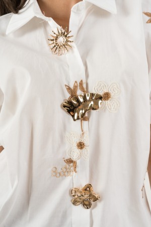 camicia alice con bottoni gioiello maxi e ricami  camicia alice con bottoni gioiello maxi e ricami  camicia alice con bottoni...