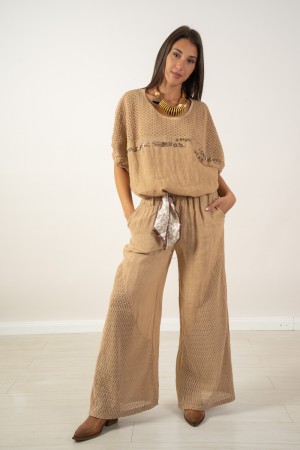 Coordinato Novella blusa e pantalone con inserti pizzo e piccoli strass  Coordinato Novella blusa e pantalone con inserti piz...