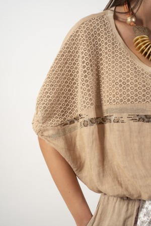 Coordinato Novella blusa e pantalone con inserti pizzo e piccoli strass  Coordinato Novella blusa e pantalone con inserti piz...