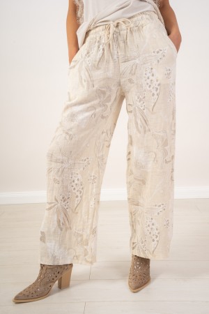 sakira linen trousers with fancy flowers Sakira pants in linen with fantasy flowers Sakira pants in linen with fantas ...