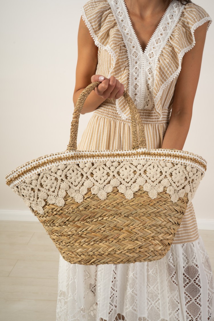 Borsa camilla paglia con decorazioni oro e macrame Borsa camilla paglia con decorazioni oro e macrame Borsa camilla paglia co...