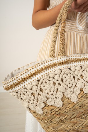 Borsa camilla paglia con decorazioni oro e macrame Borsa camilla paglia con decorazioni oro e macrame Borsa camilla paglia co...